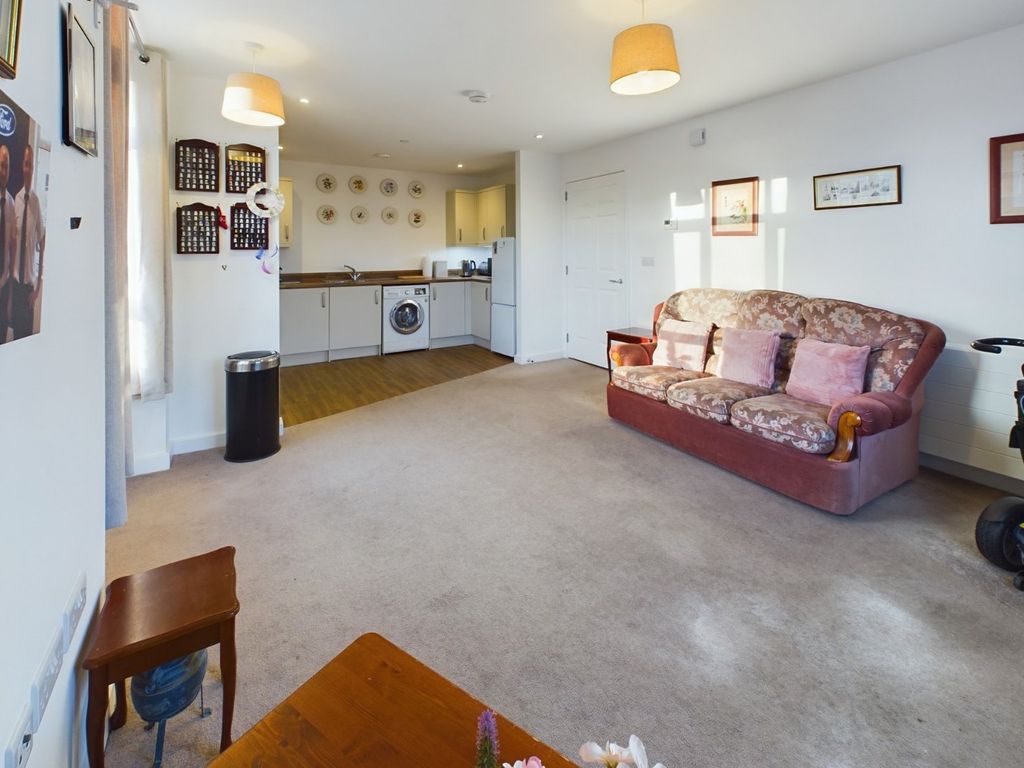 2 bed flat for sale in Moorhen Road, Yatton, Bristol BS49, £185,000