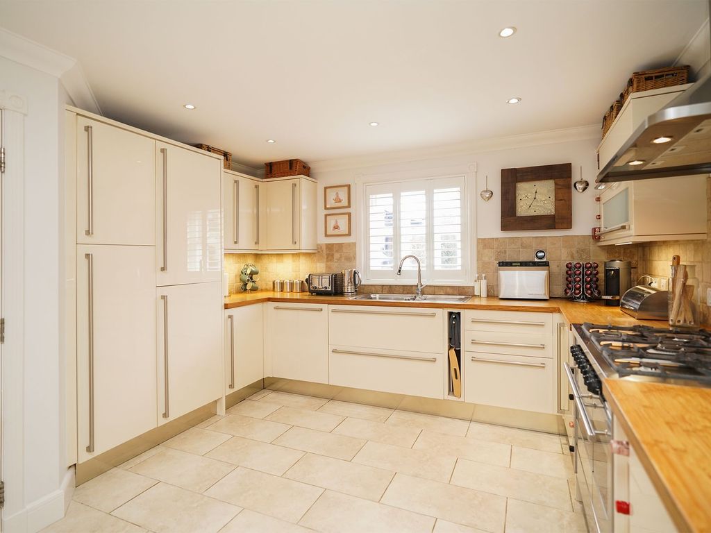 5 bed detached house for sale in Aston Forge Court, Aston S26, £499,950