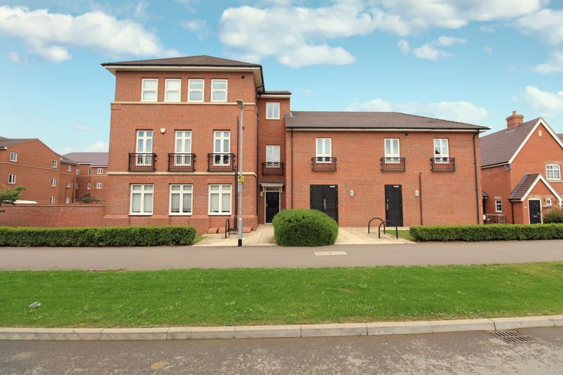 2 bed flat for sale in Beauvais Avenue, New Cardington MK42, £200,000