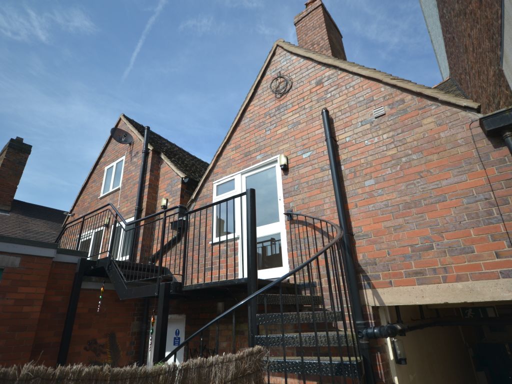 1 bed flat to rent in High Street, Market Drayton TF9, £450 pcm