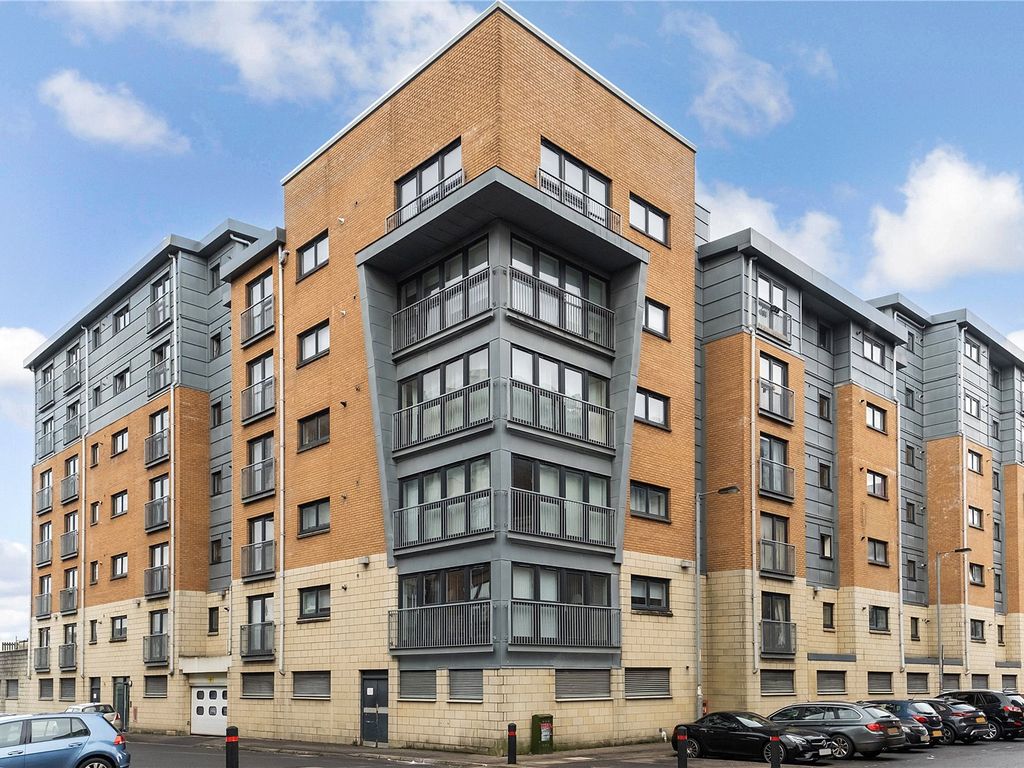 1 bed flat for sale in Barrland Court, Glasgow G41, £100,000