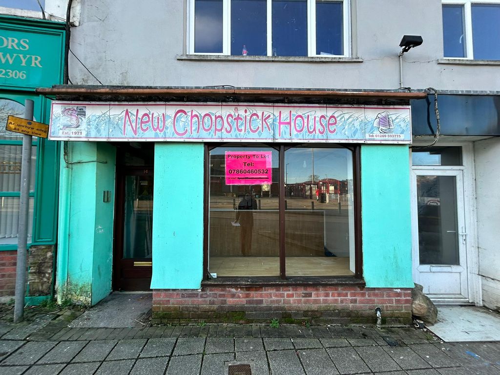 Retail premises to let in College Street, Ammanford SA18, £9,600 pa