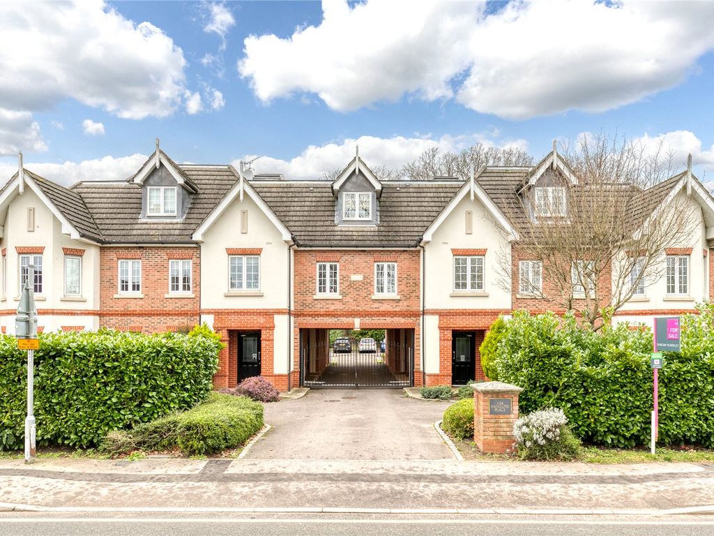 2 bed flat for sale in Eastcote Place, Fernbank Road, North Ascot, Berkshire SL5, £325,000