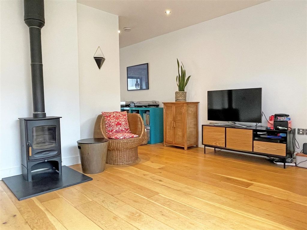 2 bed semi-detached house for sale in Hayloft Mews, Brighton BN1, £575,000