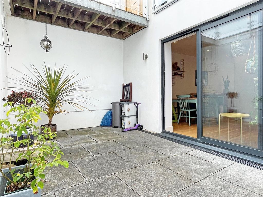 2 bed semi-detached house for sale in Hayloft Mews, Brighton BN1, £575,000