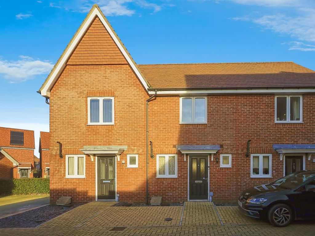 2 bed terraced house for sale in Barlow Place, Hailsham BN27, £265,000