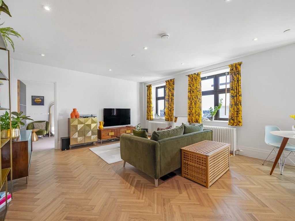 1 bed flat for sale in Acre Lane, London SW2, £525,000