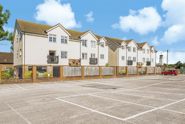 2 bed flat for sale in Thatcham, Berkshire RG18, £210,000