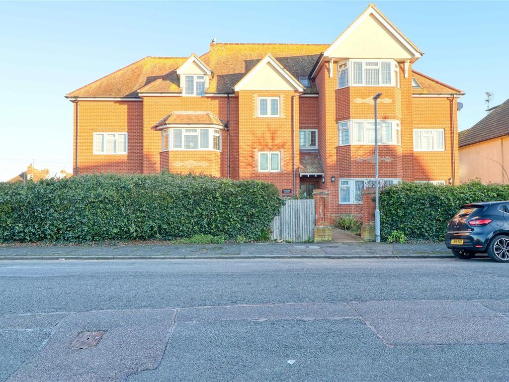 2 bed flat for sale in Wash Lane, Clacton-On-Sea CO15, £199,995