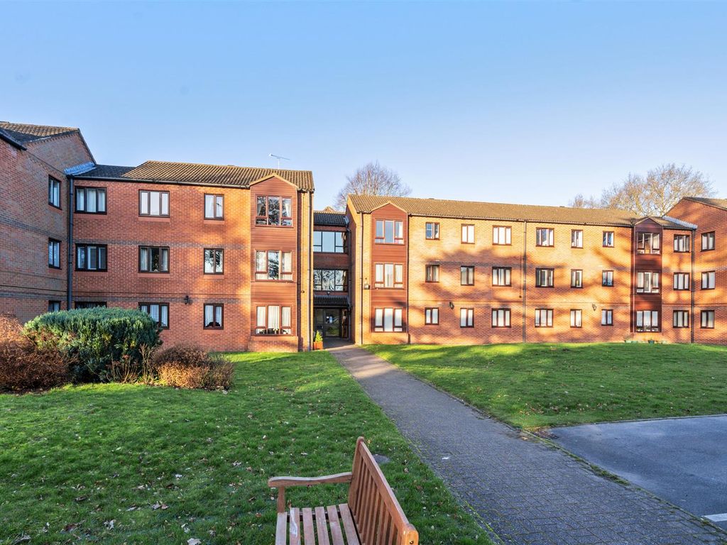 2 bed flat for sale in Kelvedon Grove, Solihull B91, £155,000