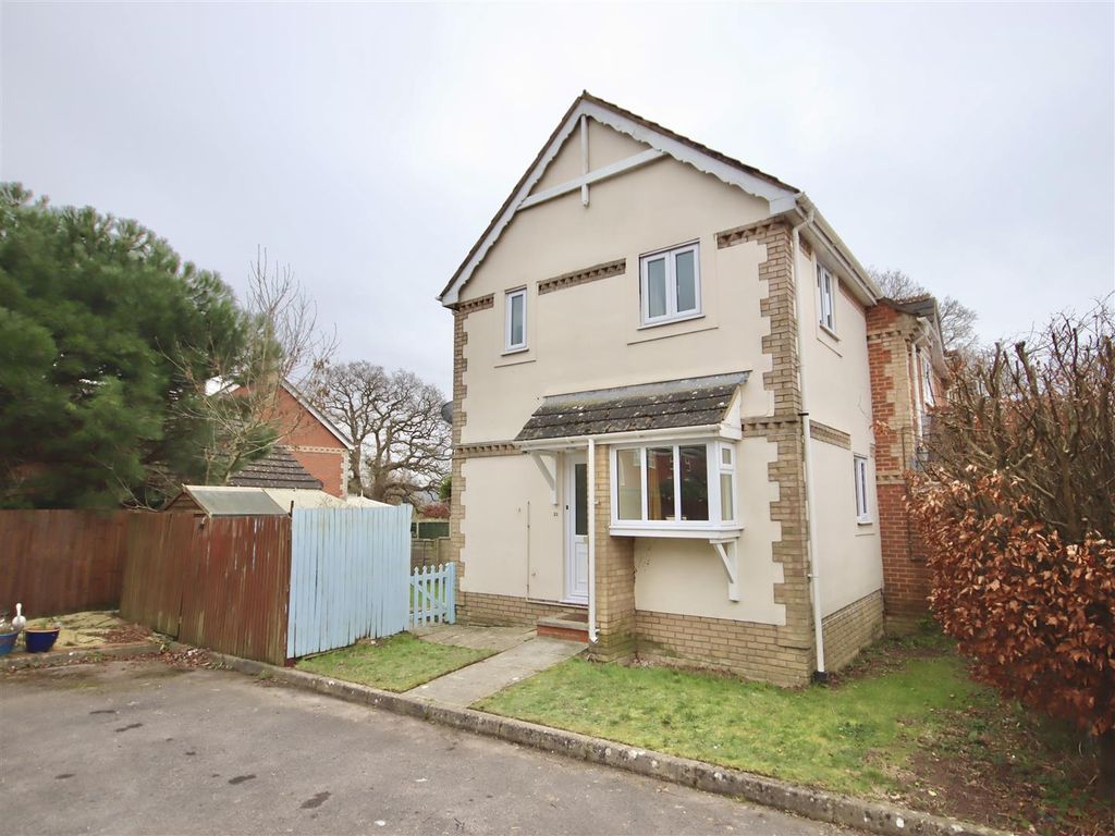1 bed end terrace house for sale in Holmes Close, Chippenham SN15, £169,950