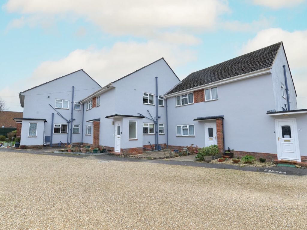 2 bed flat for sale in Bouverie Close, Barton On Sea, New Milton, Hampshire BH25, £259,950