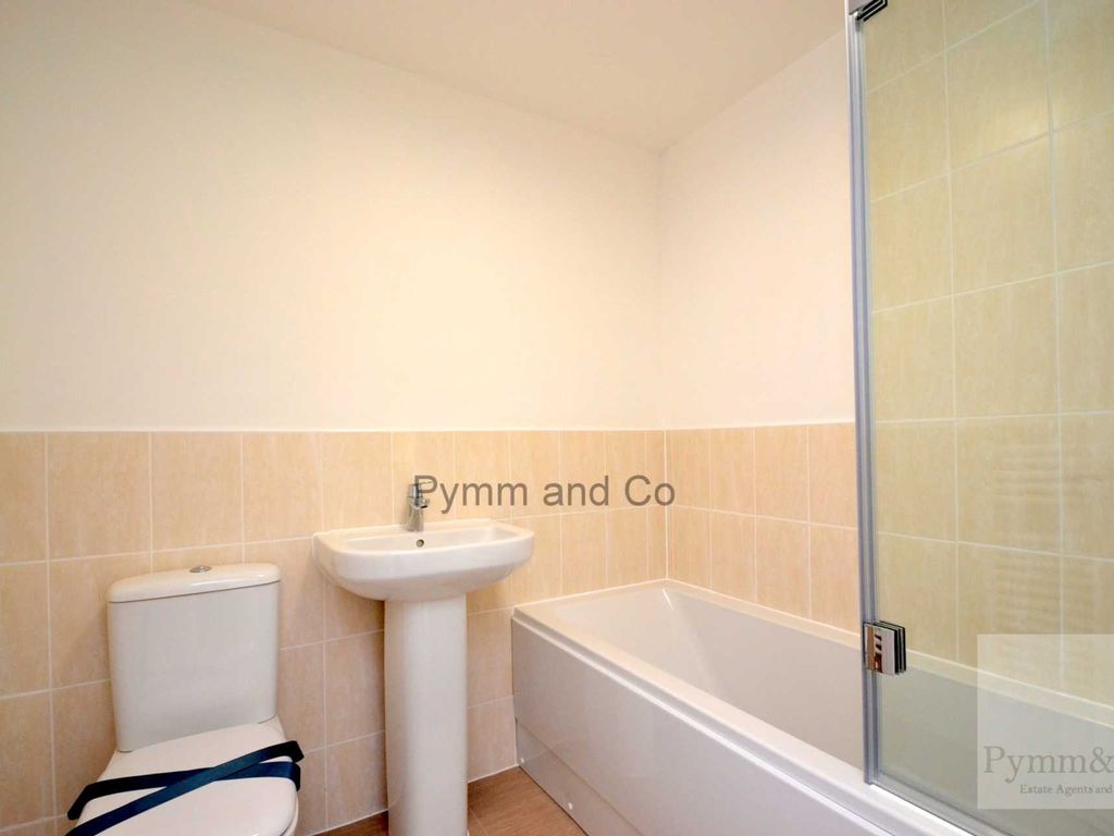 2 bed terraced house to rent in Buckenham Road, Aylsham NR11, £975 pcm