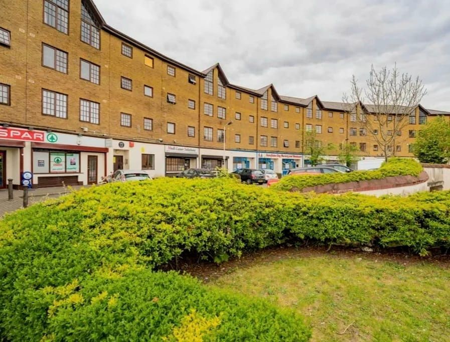 2 bed flat for sale in Comer Crescent, Southall UB2, £315,000