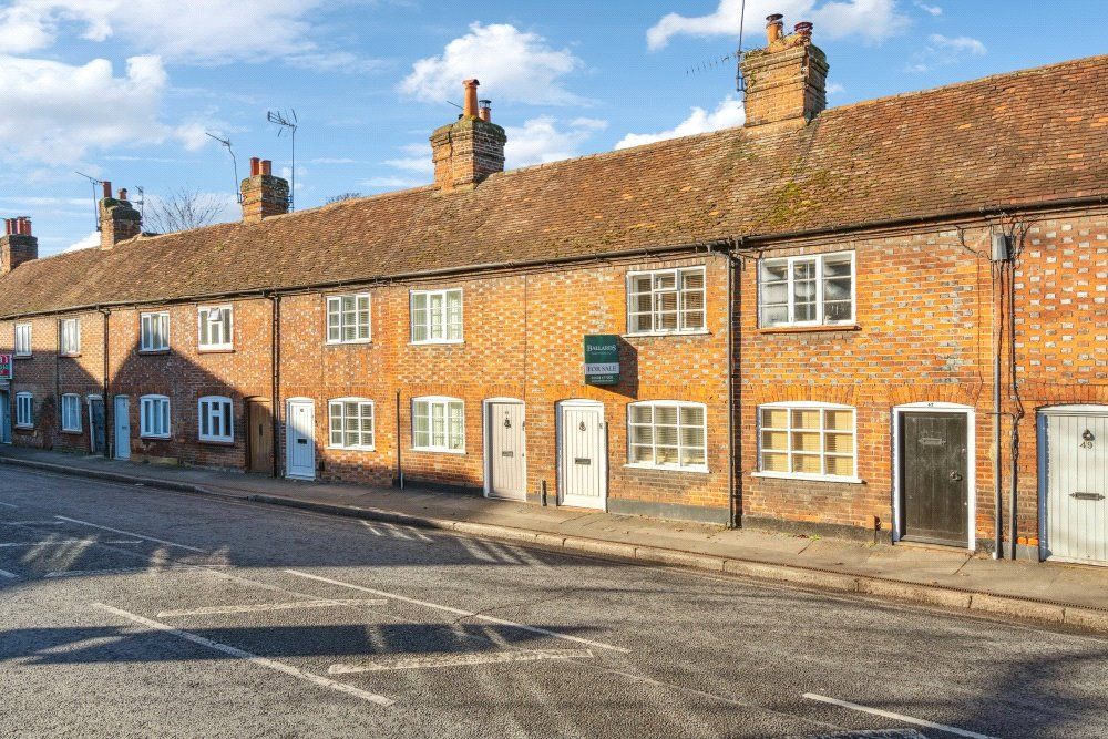 2 bed terraced house for sale in Chapel Street, Marlow SL7, £450,000