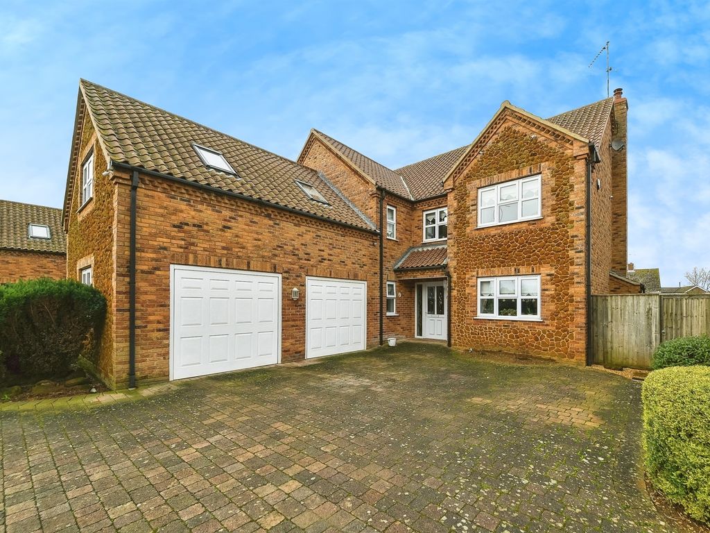 5 bed detached house for sale in Lynn Road, East Winch, King's Lynn PE32, £575,000