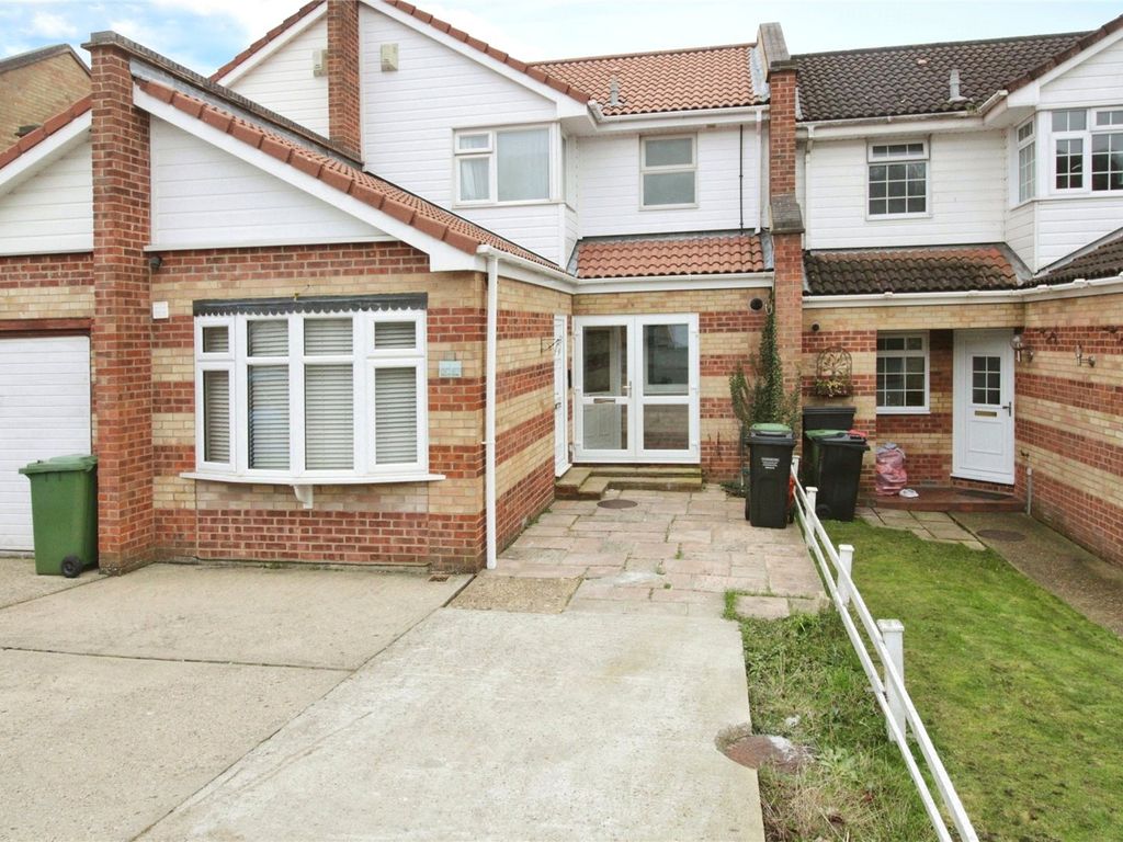 4 bed end terrace house to rent in Downs Grove, Basildon, Essex SS16, £1,700 pcm