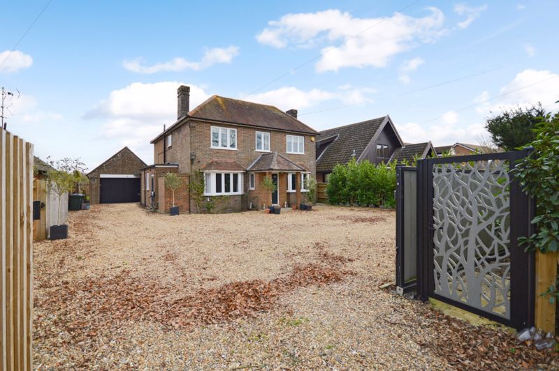 5 bed detached house for sale in Chalkshire Road, Butlers Cross, Aylesbury HP17, £900,000