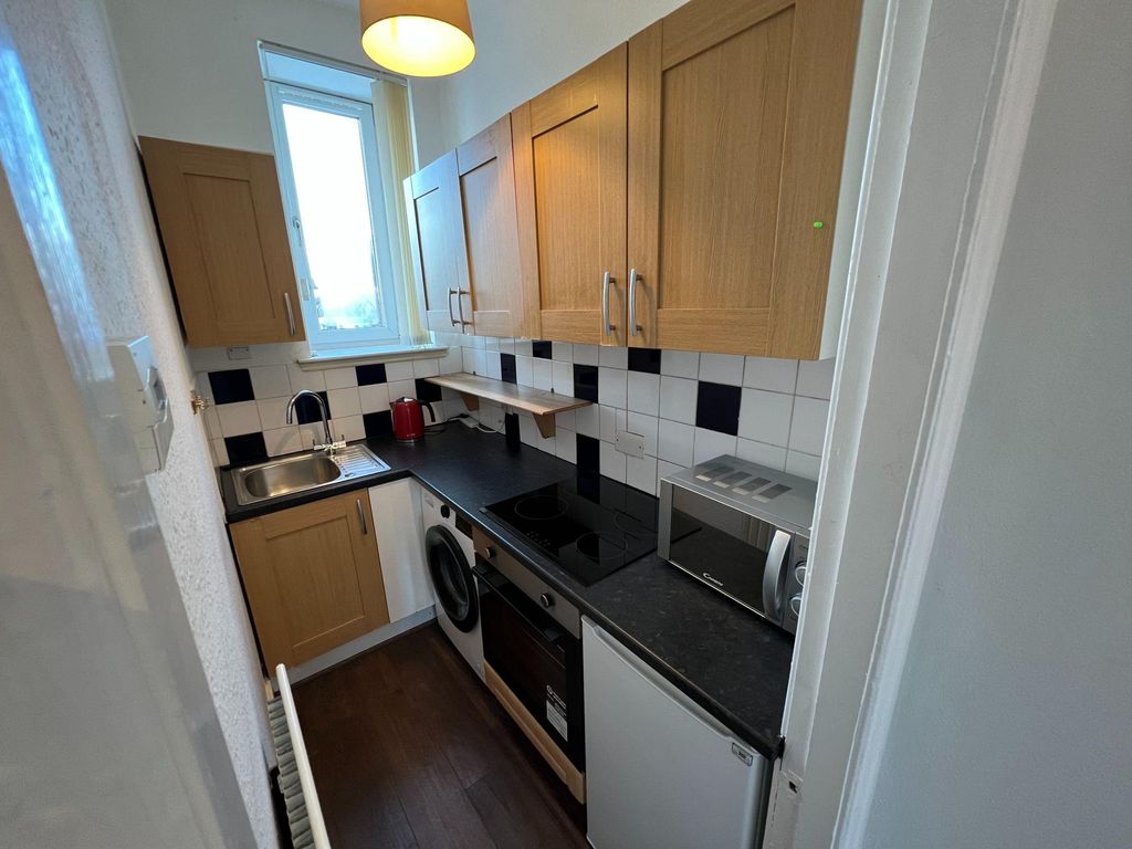 2 bed flat to rent in Holland Street, Aberdeen AB25, £725 pcm