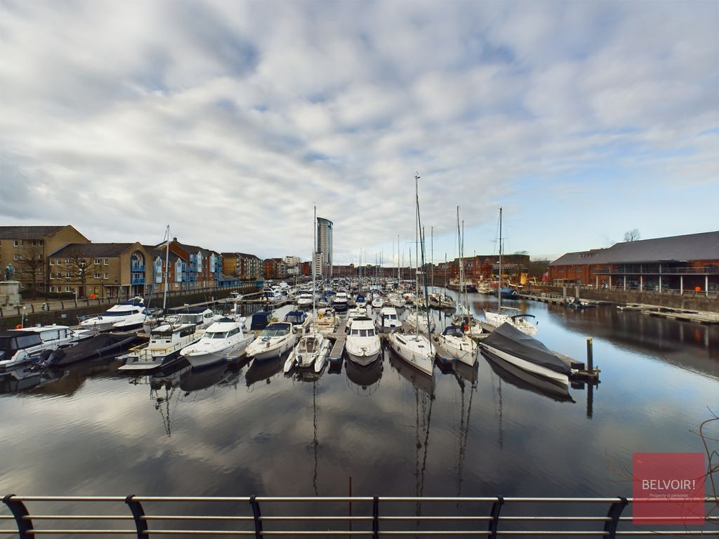 1 bed flat for sale in Abernethy Quay, Marina, Swansea SA1, £126,000