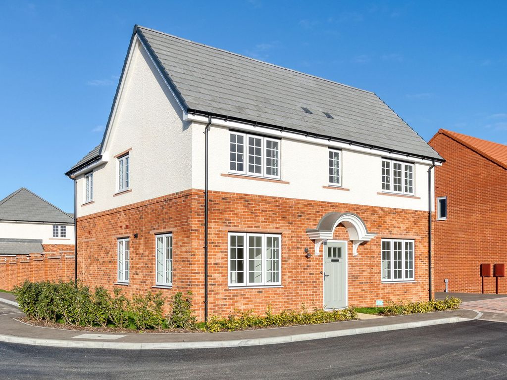 4 bed detached house for sale in Poppy Fields, Lower Stondon SG16, £620,000
