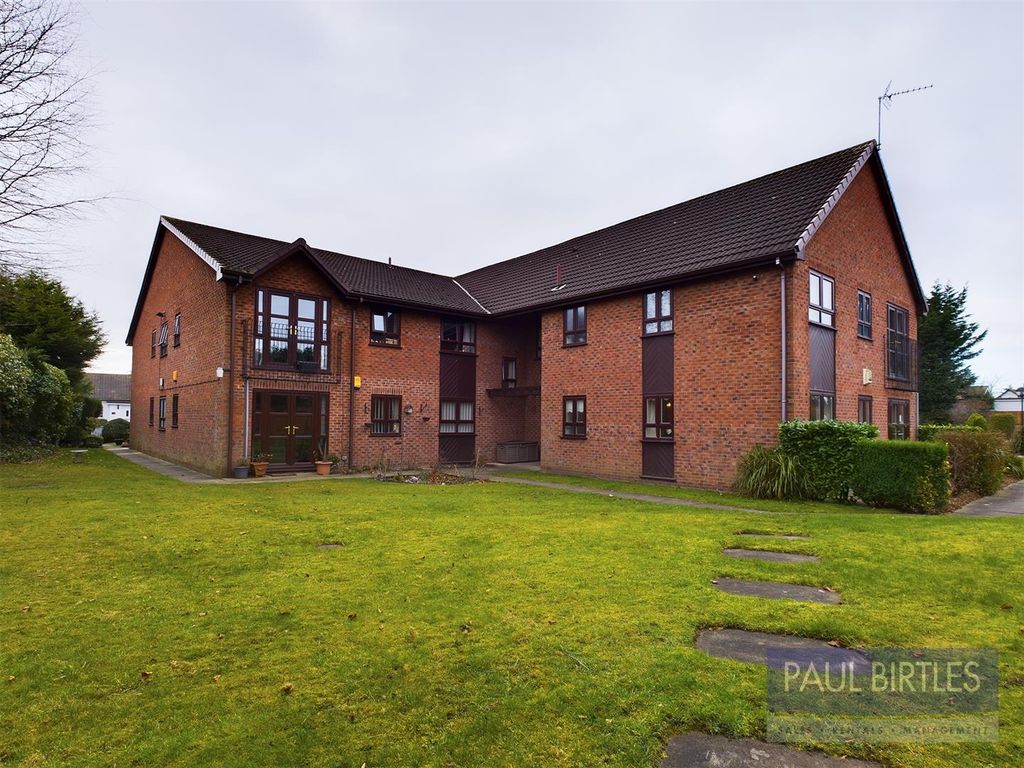 2 bed flat for sale in Wood Lane, Timperley, Altrincham WA15, £150,000