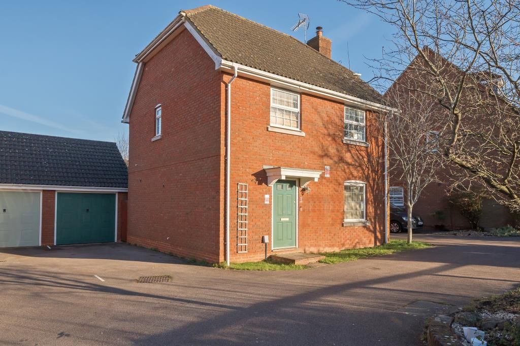 4 bed detached house for sale in Fleet, Hampshire GU51, £675,000