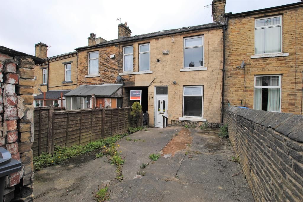 3 bed terraced house to rent in Allerton Road, Bradford BD8, £750 pcm