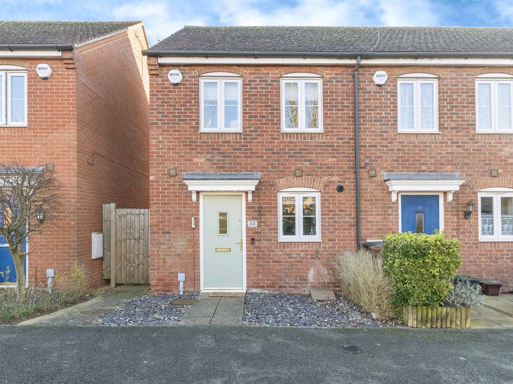 2 bed end terrace house for sale in Fairfield Crescent, Stevenage SG1, £340,000