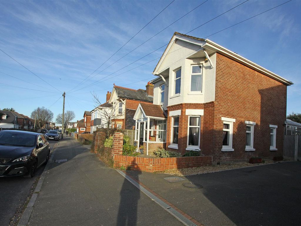 4 bed detached house for sale in Beswick Avenue, Bournemouth BH10, £425,000