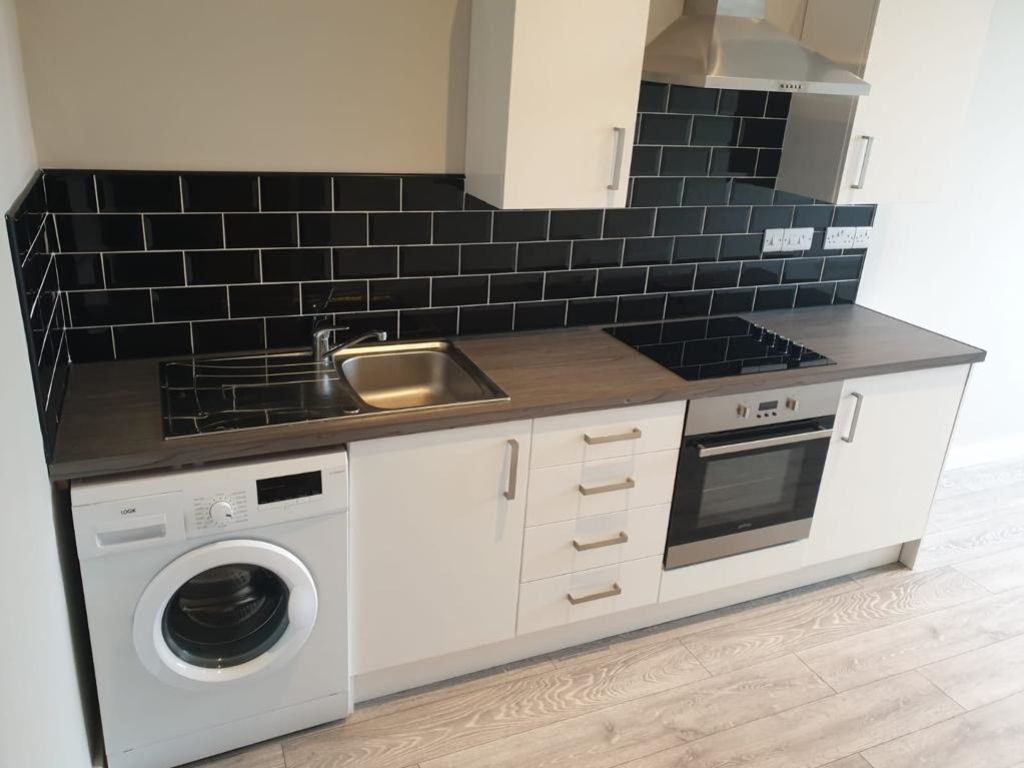 1 bed flat to rent in City Exchange, 61 Hall Ings, Bradford, Yorkshire BD1, £615 pcm