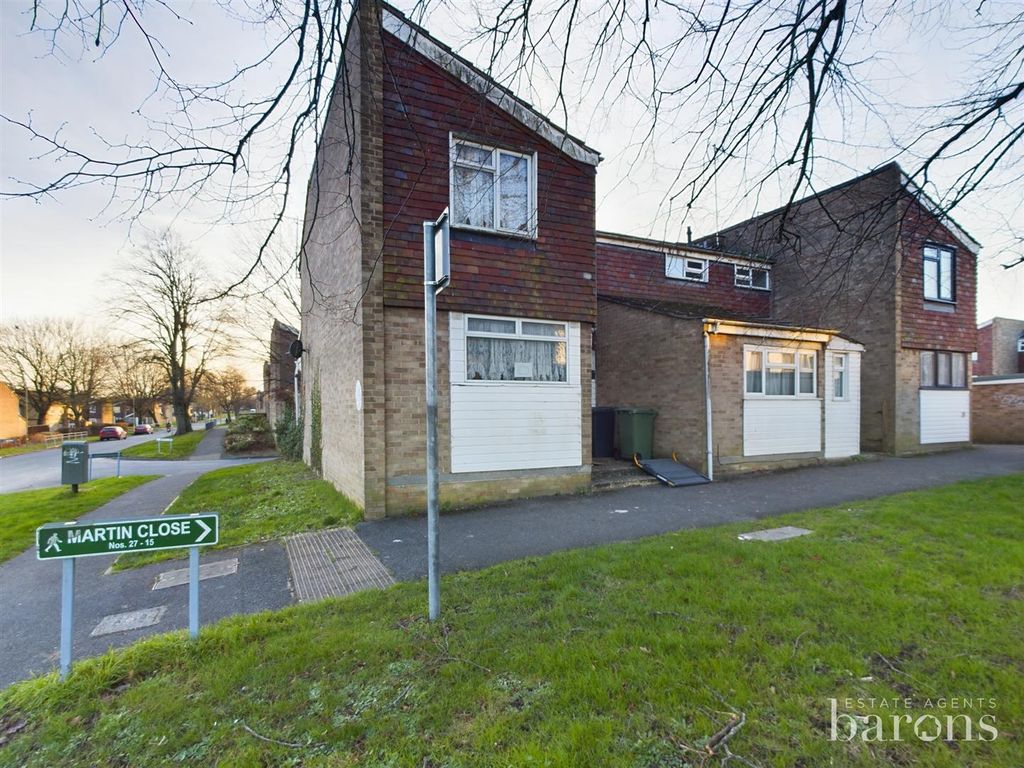 3 bed end terrace house for sale in Martin Close, Oakridge, Basingstoke RG21, £250,000