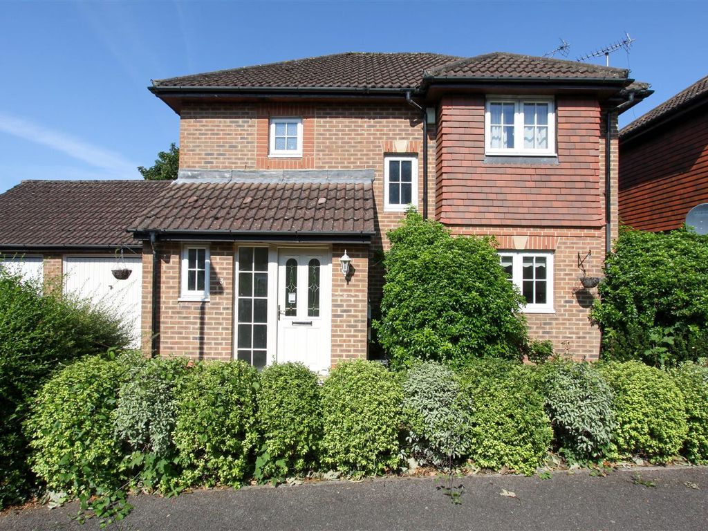3 bed detached house for sale in Barrington Drive, Harefield, Uxbridge UB9, £725,000