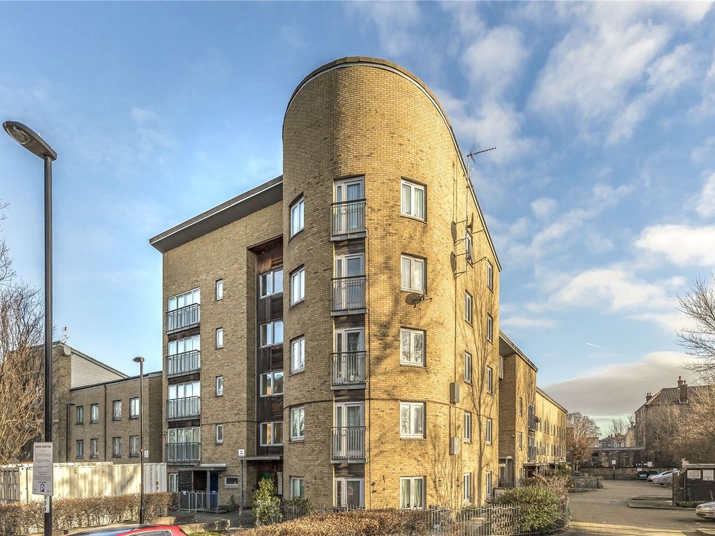 2 bed flat for sale in Lanchester Way, New Cross SE14, £325,000