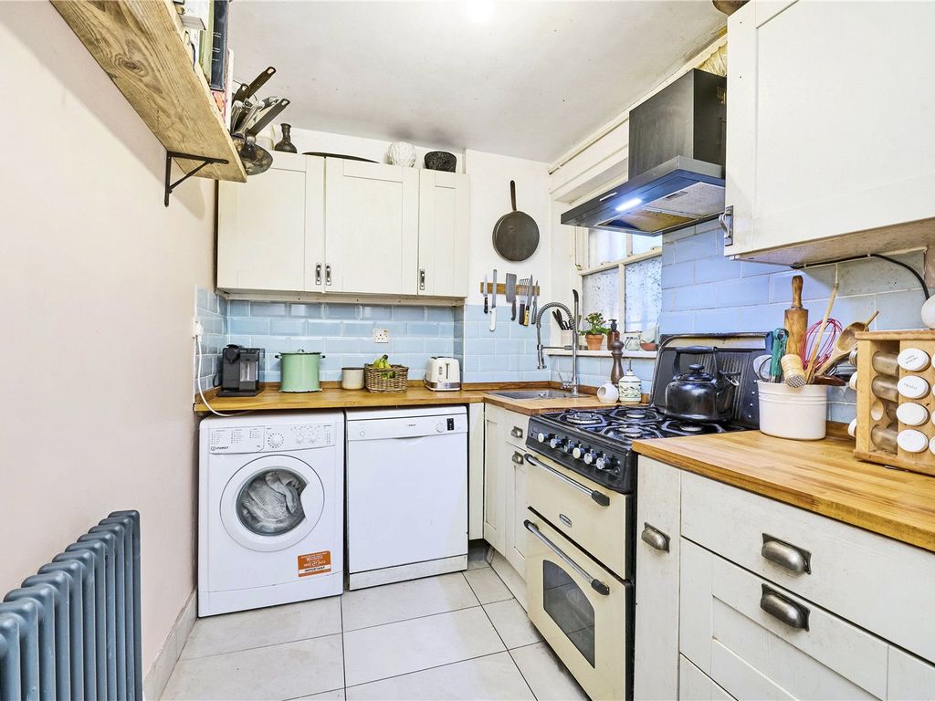1 bed flat for sale in New Cross Road, New Cross SE14, £350,000