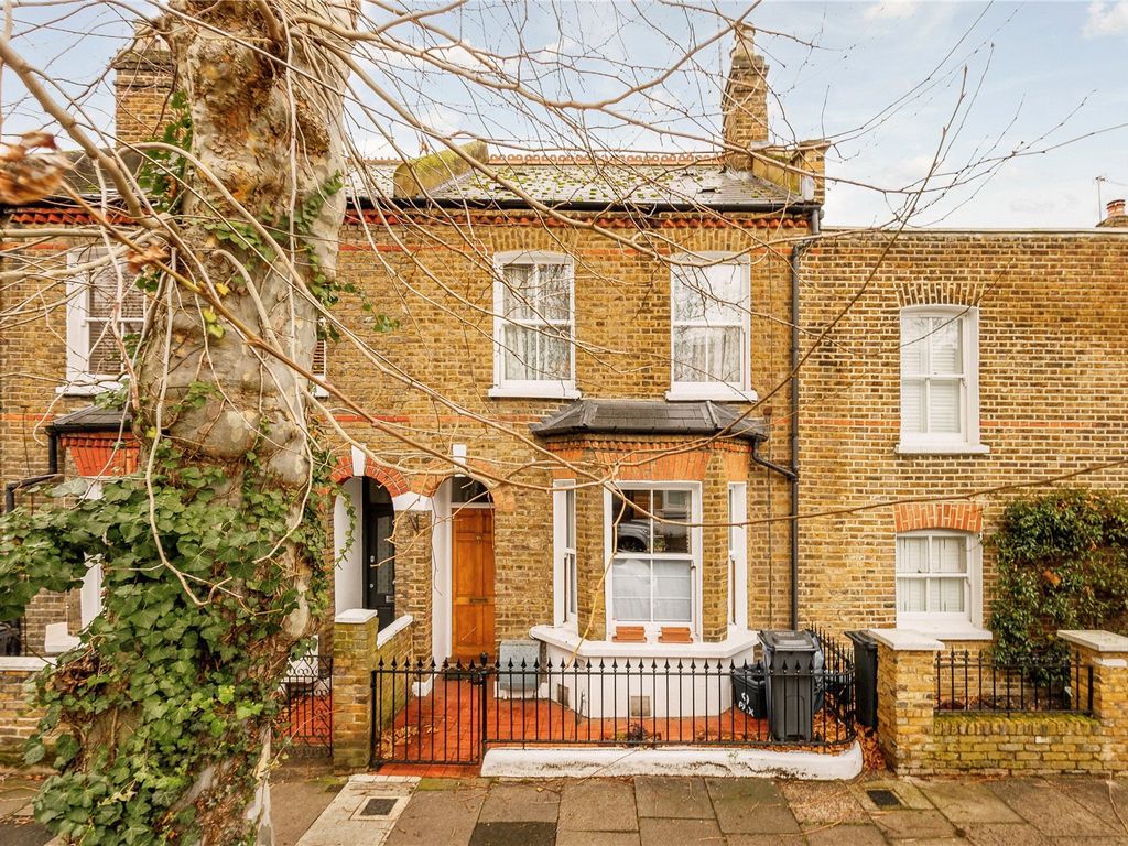 2 bed terraced house for sale in Paxton Road, London W4, £800,000