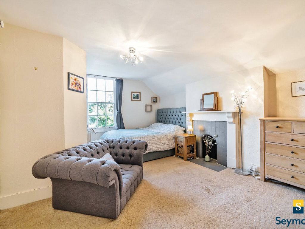 2 bed flat for sale in Guildford, Surrey GU1, £375,000