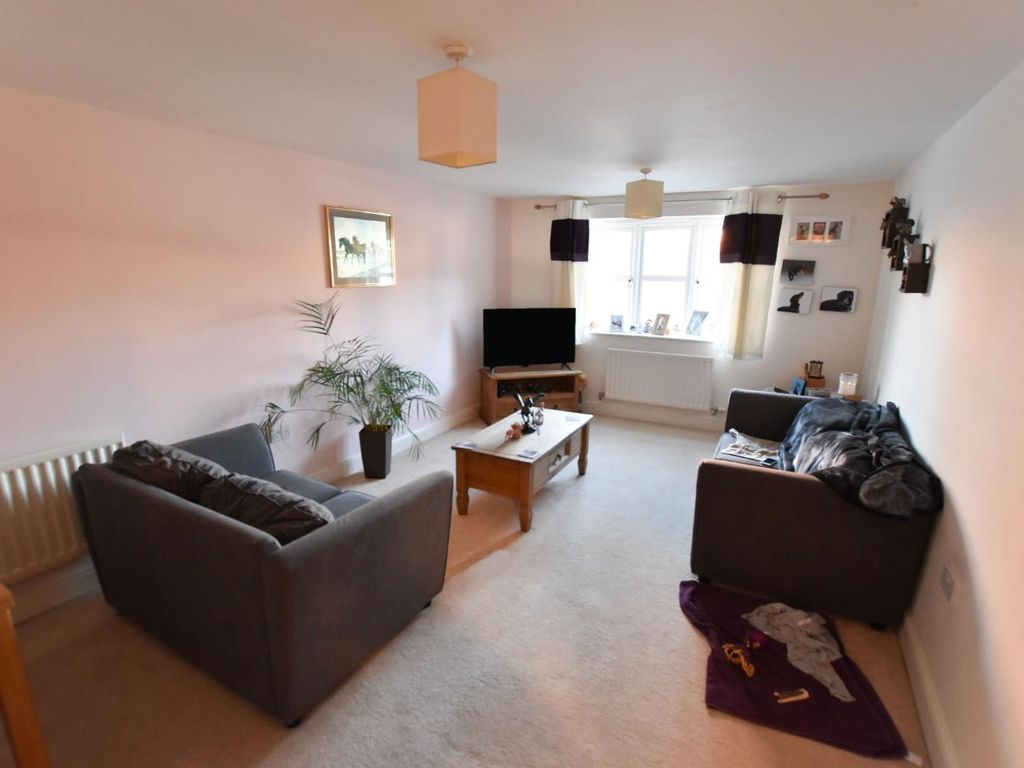 1 bed flat for sale in Blisworth Close, Northampton NN4, £65,000