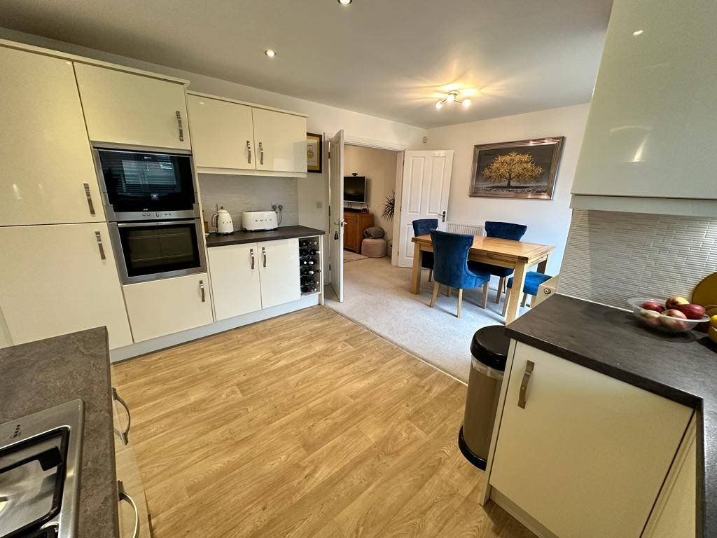 3 bed detached house to rent in Faulkner Crescent, Lytham St. Annes FY8, £1,250 pcm