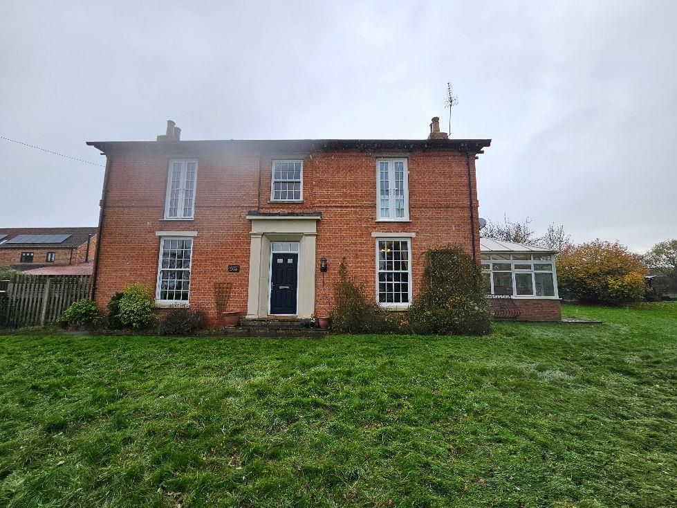 6 bed farmhouse for sale in Great North Road, Markham Moor, Retford DN22, £695,000