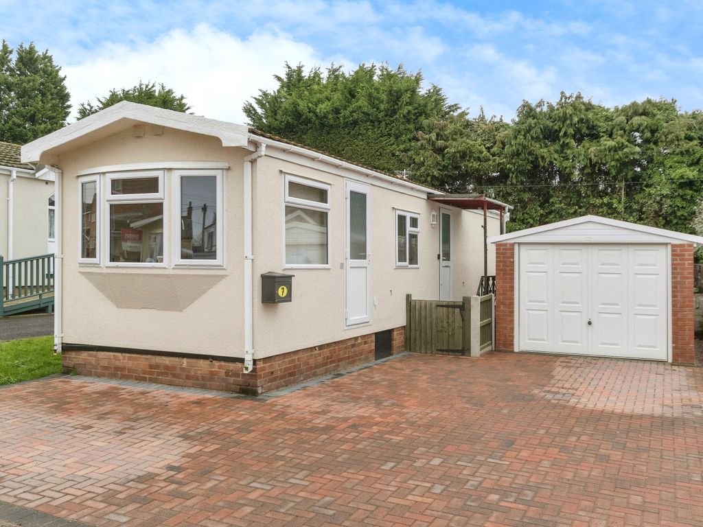 2 bed detached house for sale in Long Close, Henlow, Bedfordshire SG16, £150,000