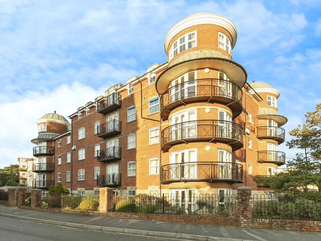 2 bed flat for sale in Boscombe Spa Road, Bournemouth BH5, £230,000