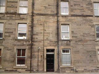 2 bed flat to rent in Gardner's Crescent, Edinburgh EH3, £1,195 pcm