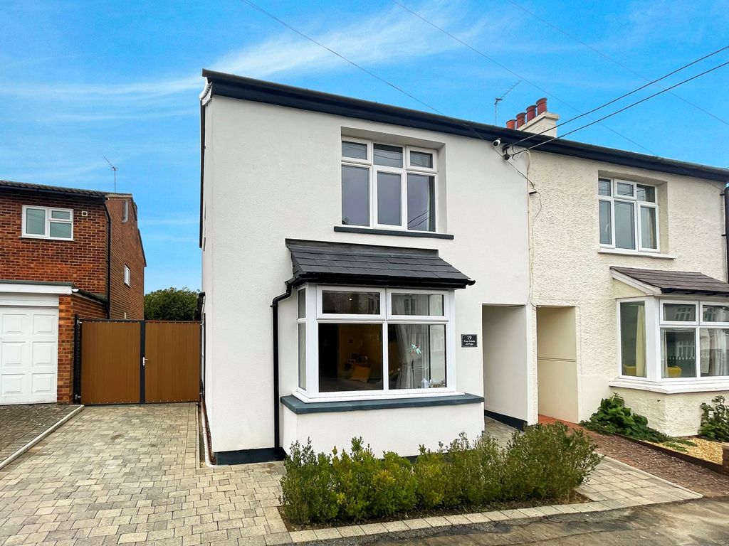 3 bed semi-detached house for sale in Pineapple Road, Amersham HP7, £625,000