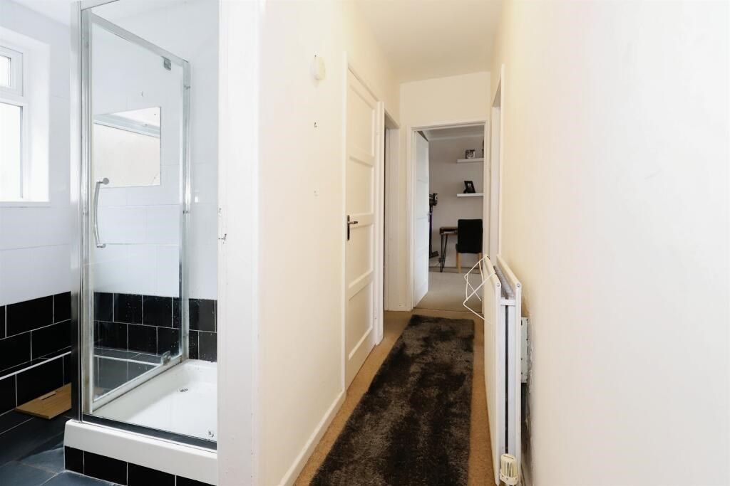 1 bed flat for sale in Westacre Crescent, Wolverhampton WV3, £90,000