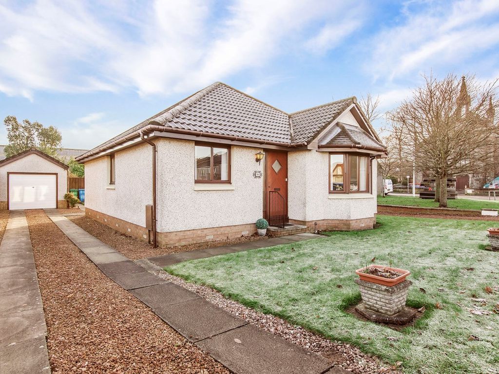 3 bed detached bungalow for sale in Brunton Gardens, Markinch, Glenrothes KY7, £265,000