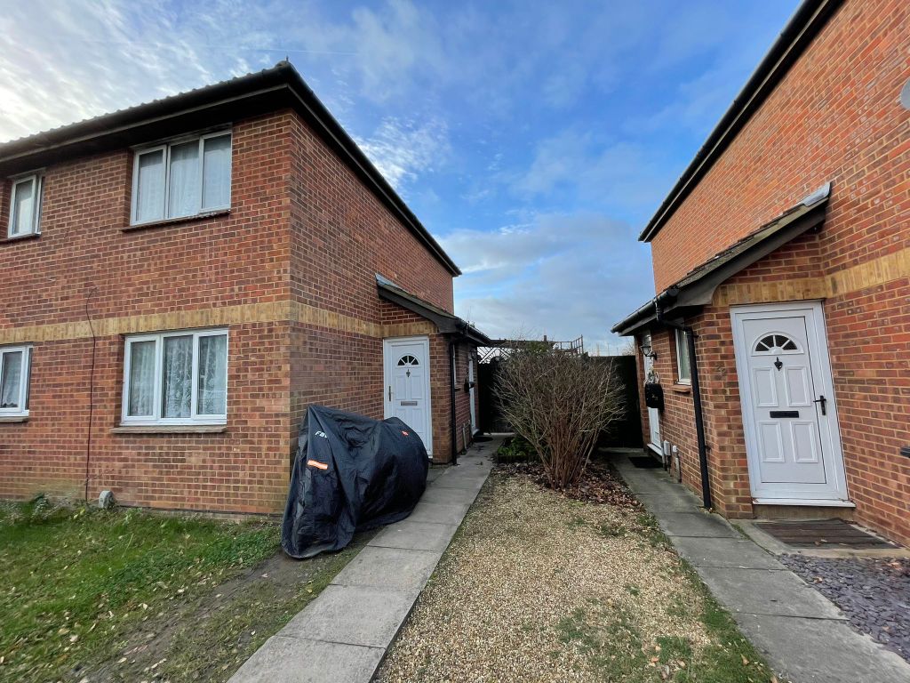 1 bed detached house to rent in Dickens Court, Biggleswade SG18, £850 pcm