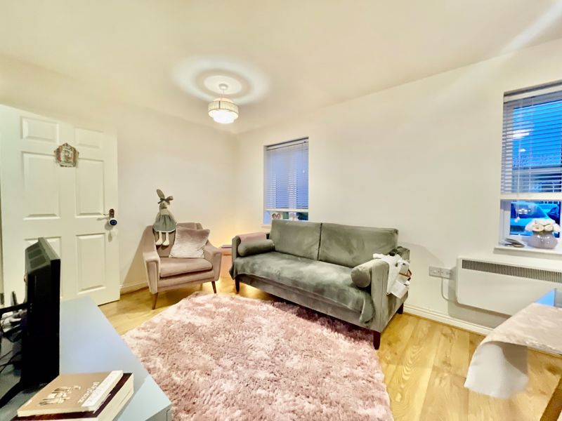 2 bed flat for sale in Winton Road, Swindon SN3, £150,000