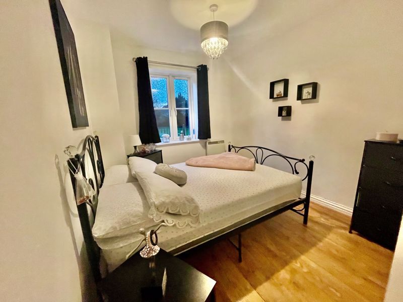 2 bed flat for sale in Winton Road, Swindon SN3, £150,000