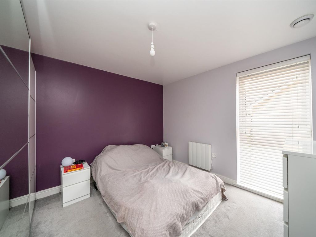 1 bed flat for sale in Drew Court, Ebberns Road, Hemel Hempstead HP3, £220,000